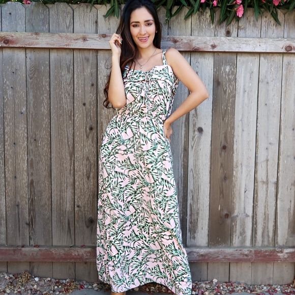 🚨 NEW 🚨 MAXI PINK W/ LEAVES DRESS 🌴💓 - Picture 1 of 5